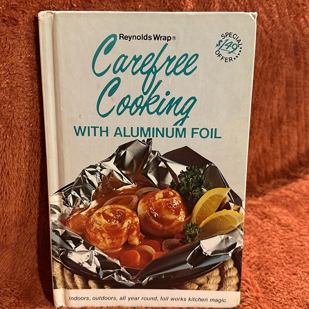 Reynolds Wrap Carefree Cooking with aluminum foil ( copyright 1975 )